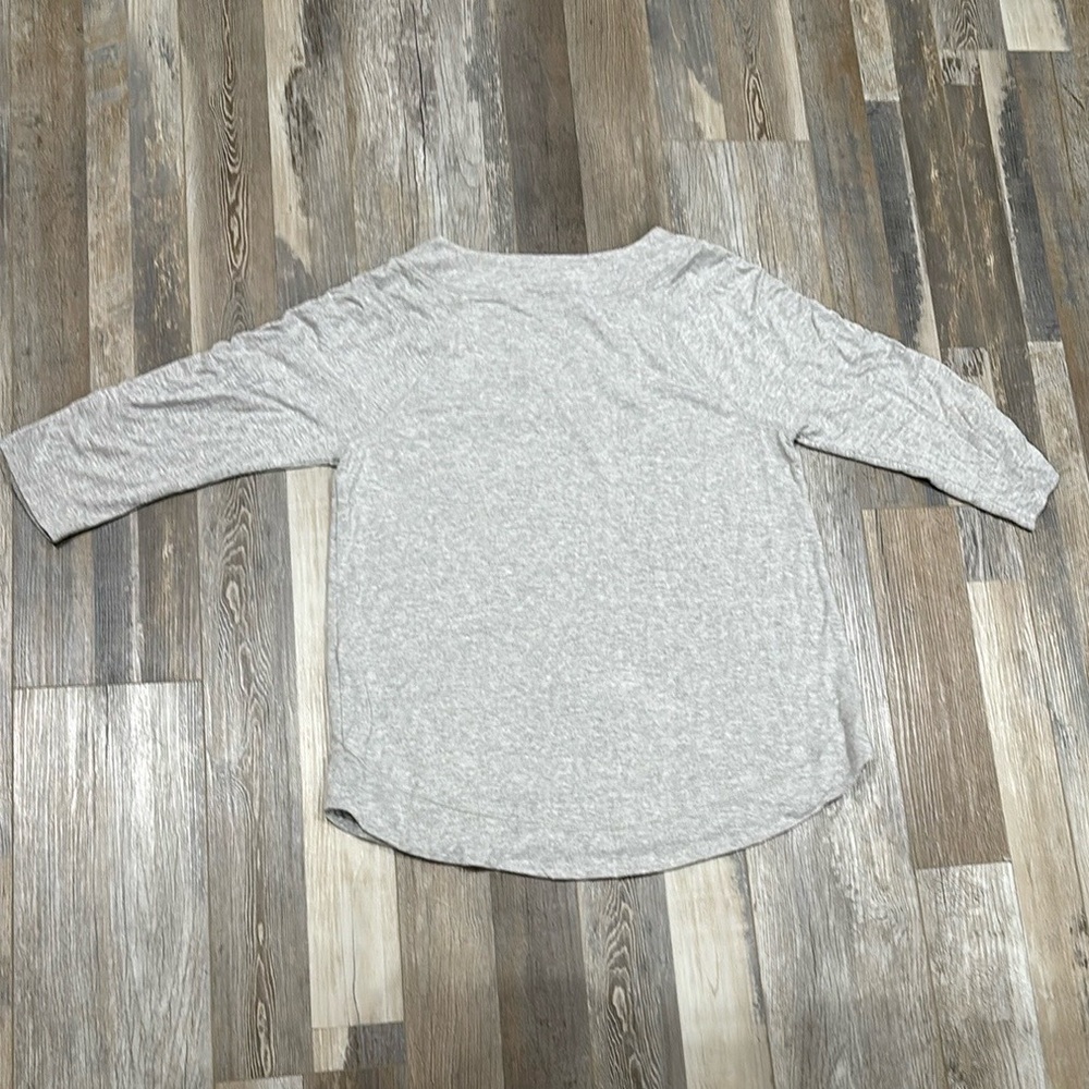 Chico's Gray 3/4 Sleeve Relaxed Fit Tee - Picture 4 of 4
